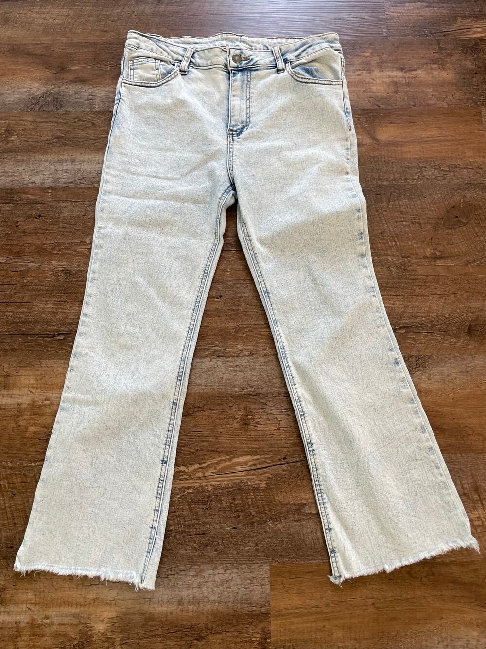 Entro Raw Hem flare leg light wash denim jean Large.